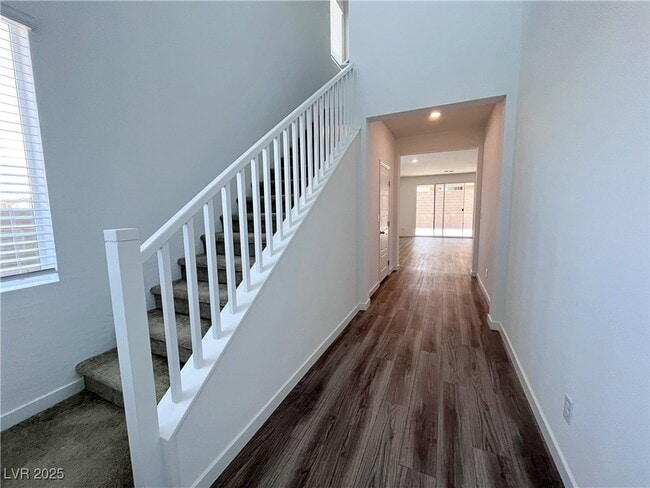 Photo - 2942 Gaffer Film St House