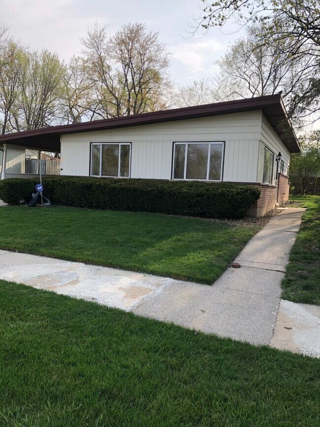 3 Bedroom Ranch in Park Forest, IL 1350 Rental House Rental in Park
