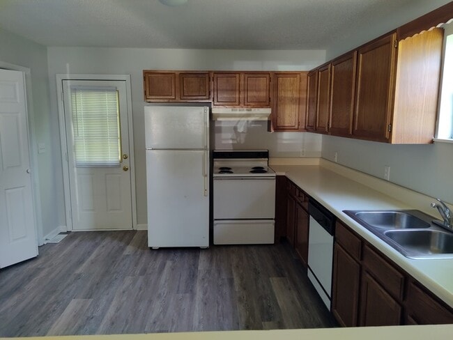 Photo - 779 Treasure Dr SW