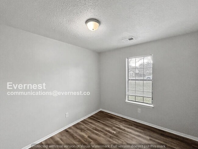 Photo - Limited Time Special Offer / 3 Bed, 2 Bath Home with Fenced Yard / Pet-Friendly / Available Now!