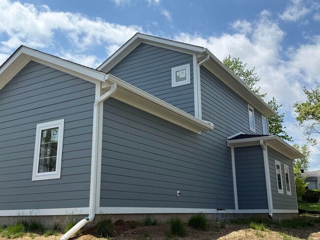 Photo - 910 N Maple St