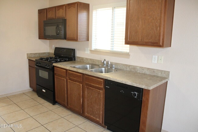 Photo - 2416 Escape Point St