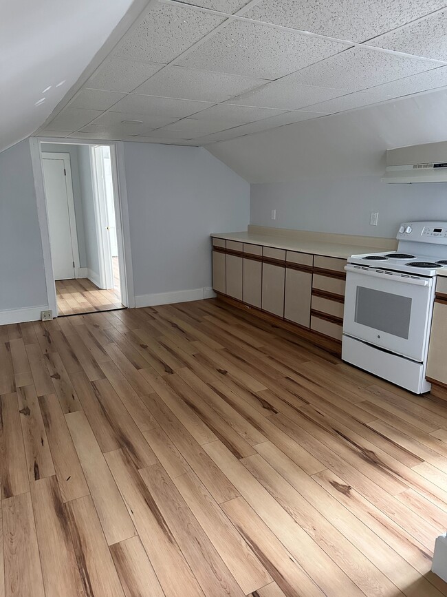 Photo - 312 Union St Apartments Unit 2