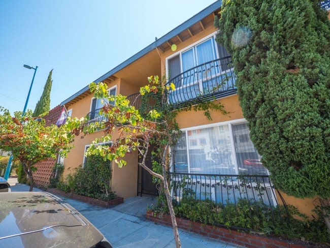 Photo - 10736 Magnolia Blvd