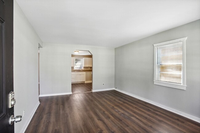 Photo - 817 W 44th St