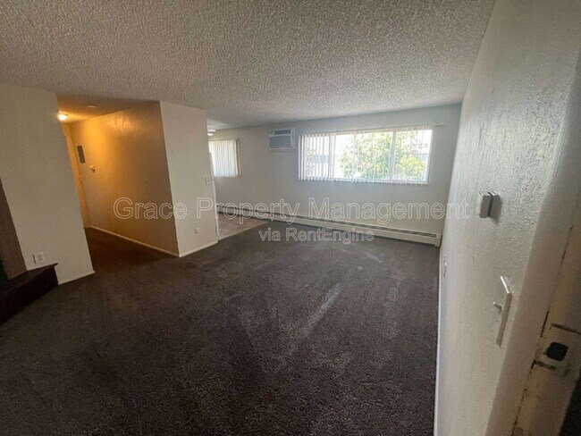 Photo - 7091 Hooker St