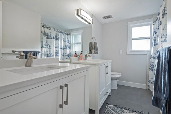 4901 S Laura Dr Unit Entire home