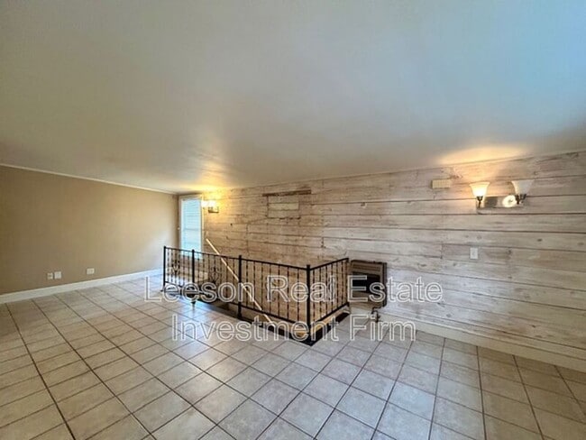 Photo - 1101 College St