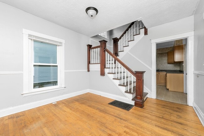 Photo - 1314 Oak St Unit 1