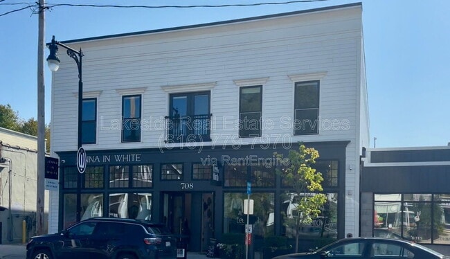 Photo - 708 Wealthy St SE Unidad H