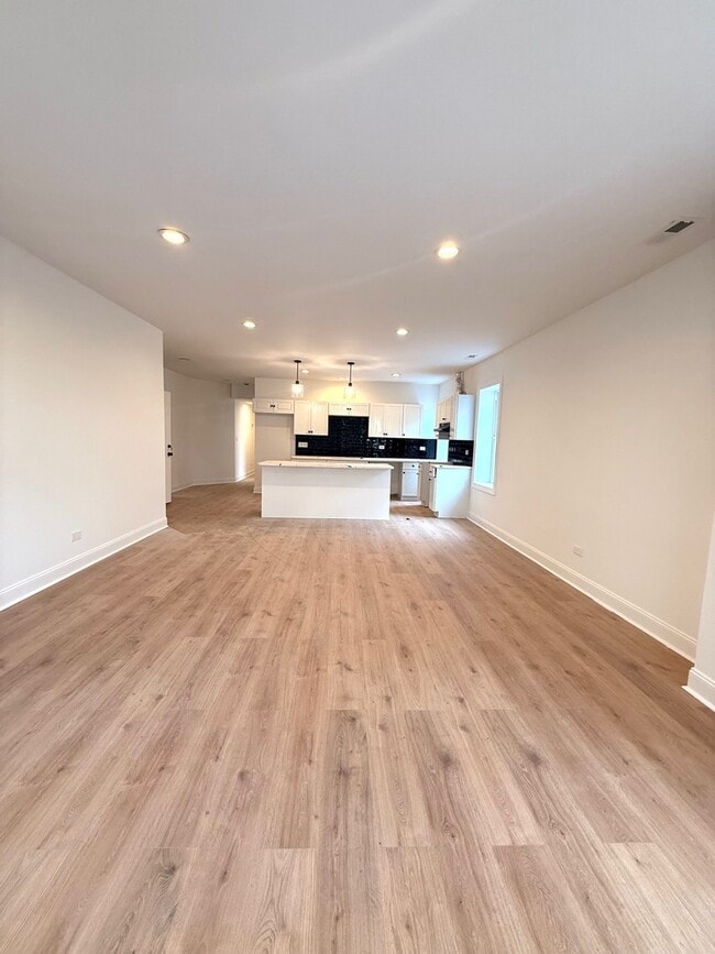 Photo - 7841 S Essex Ave Unidad 1S