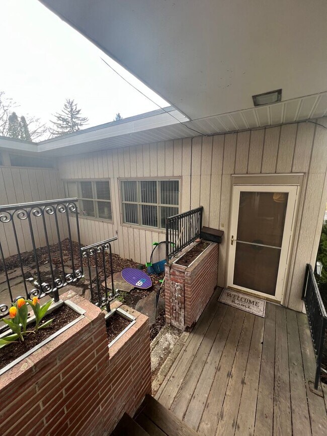 1313-1315 NE Harvey Road