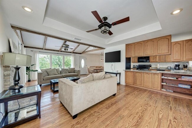 Photo - 3919 Caldwell Ln