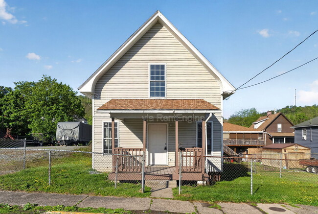 Building Photo - 139 Martin St