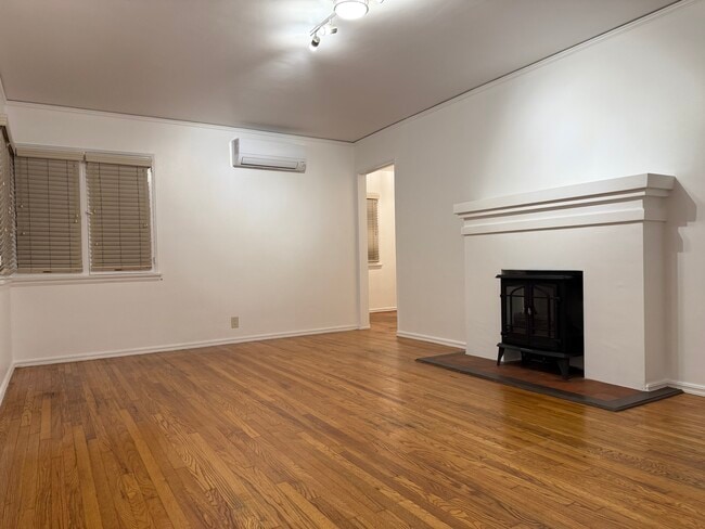 Photo - 911 14th St Unit house