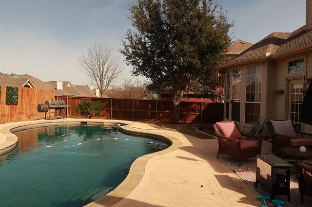 Building Photo - 6307 Lakewood Dr