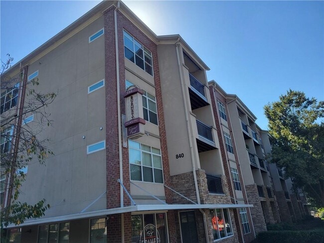 Building Photo - 840 Unit 411