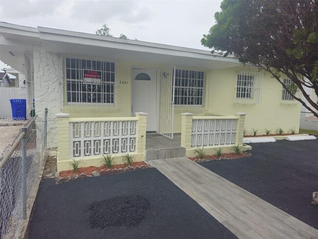 Building Photo - 2521 NW 13th Ave Unit 2521