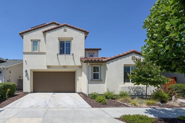 Building Photo - Stunning 4 Bedrooms 3.5 Bathrooms Two Story Home Located Short Distance of Sonoma State Universit...