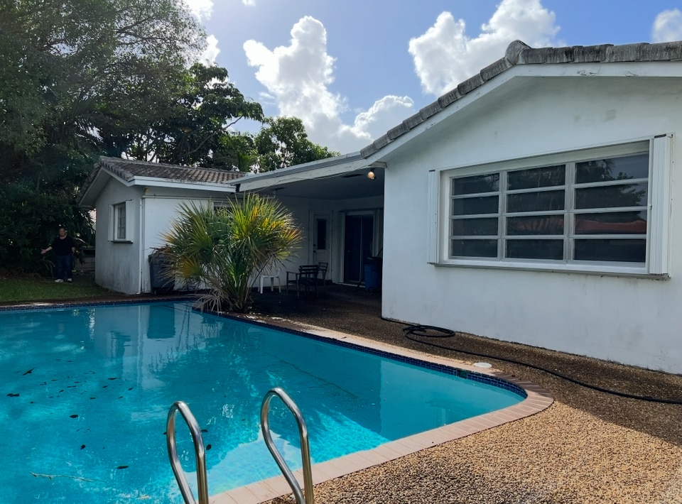 Pool. - 20721 NE 19th Ct House