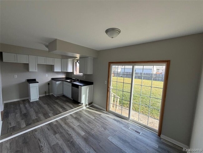 Photo - 147 S Carlson St