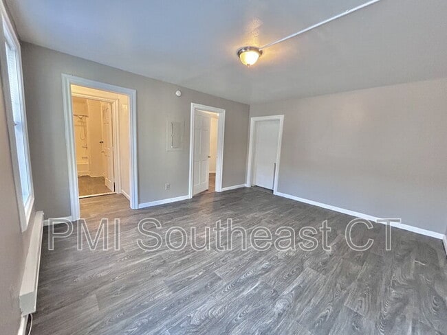 Building Photo - 187 Laurel Hill Ave Unit 3
