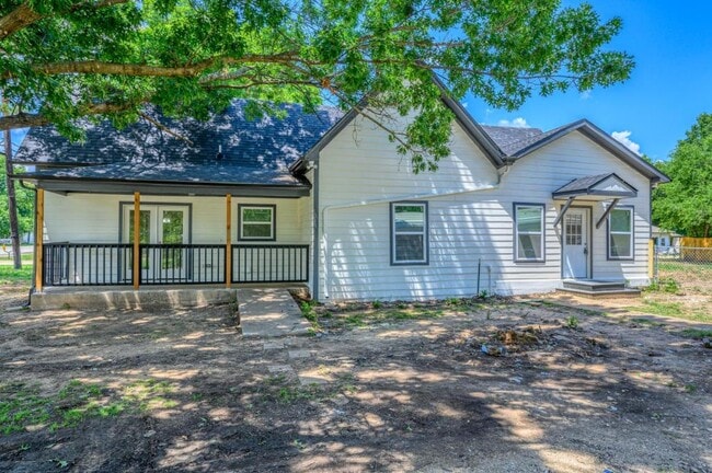 Photo - 114 N Main