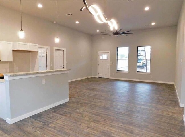 Photo - 207 Laurel Ln