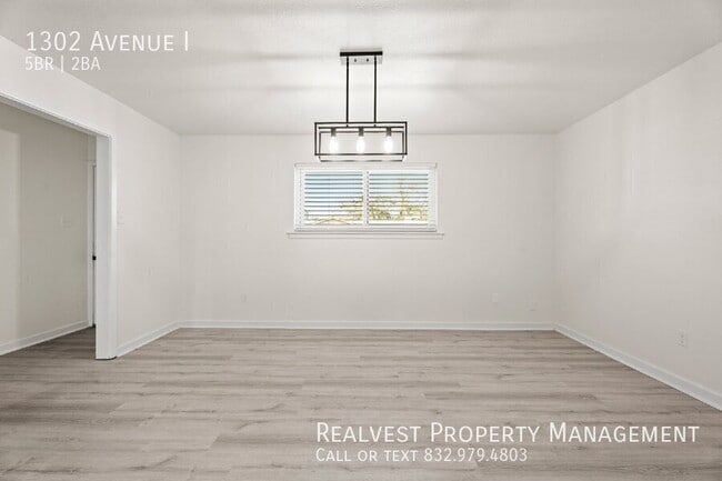 Photo - 1302 Avenue I