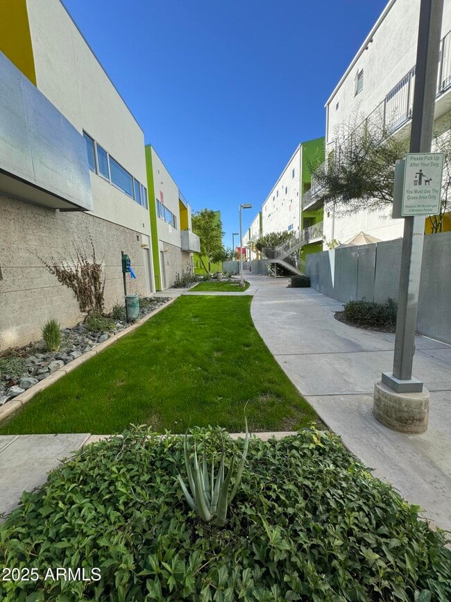 Building Photo - 1111 W University Dr Unit 2013