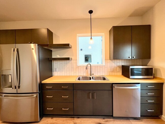 Photo - New, Pet Friendly, 2 bed 2 bath Townhouses!