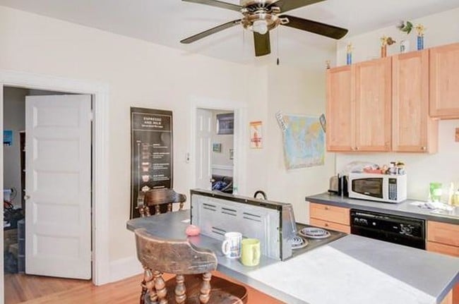 Building Photo - 16 Falkland St Unit 2