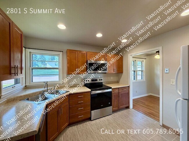 Photo - 2801 S Summit Ave