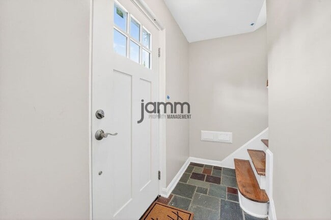 Photo - 19239 Winslow Rd