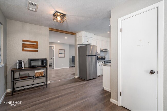 Photo - 949 Kenwood Dr