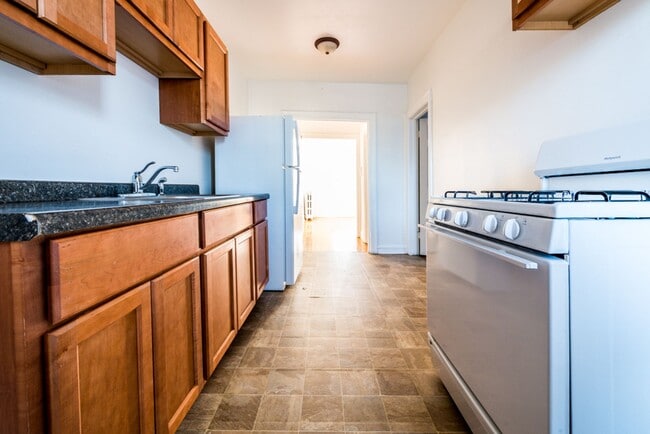5001 W Adams