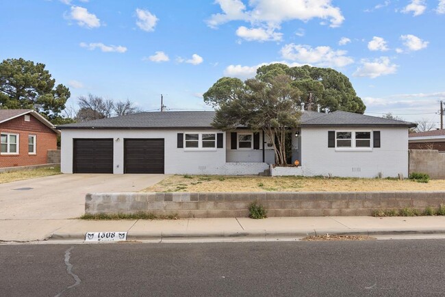 Building Photo - 1308 Laurel Ave