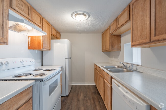 Townhouse 2BR, 1.5BA - 960SF