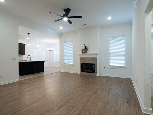 Photo - 441 Willow Dr