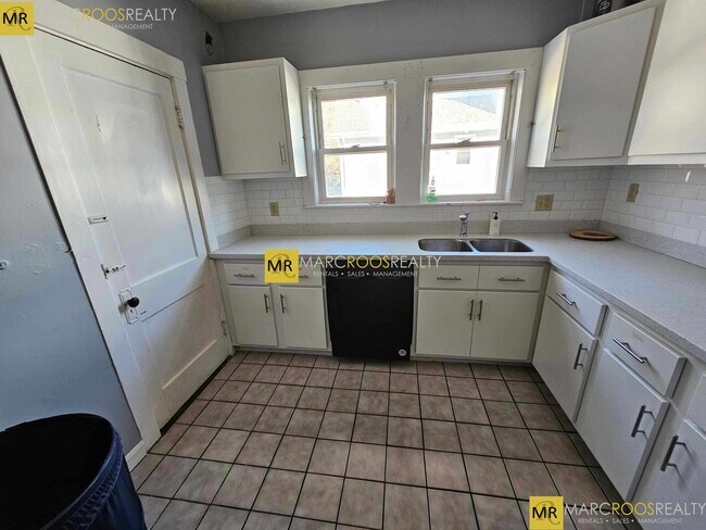 Photo - 16 Priscilla Rd Unit 2