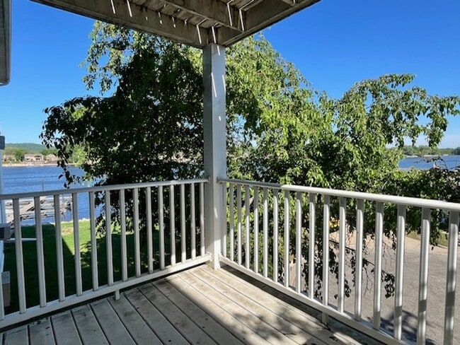 Photo - River's Edge Apartments