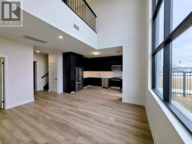 Photo - 4400 Laurier Pkwy