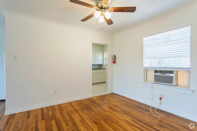 2BR,1BA - 793SF - Dining Area - Pinehurst Apartments