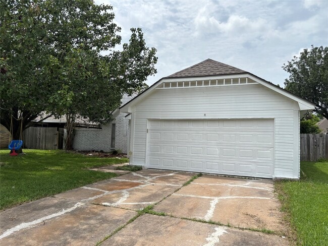 Building Photo - 2514 Radcliffe Dr