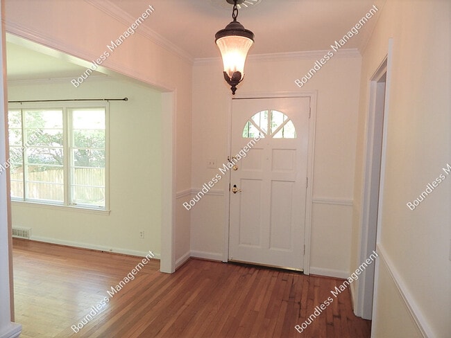 Photo - 1033 Scott Blvd
