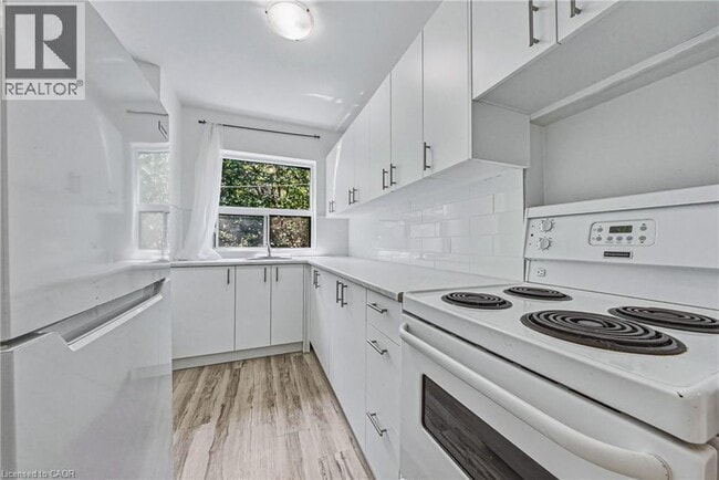 325A JAMES Street S Unit# 401 - 325A JAMES Street S Unit# 401 Unité 401
