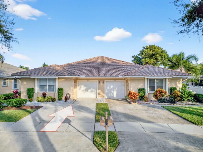 Photo - 233 W Coral Trace Cir