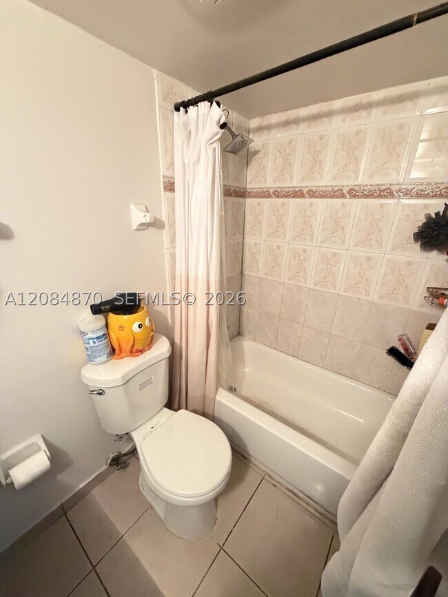 606 W 81st St Unit 202
