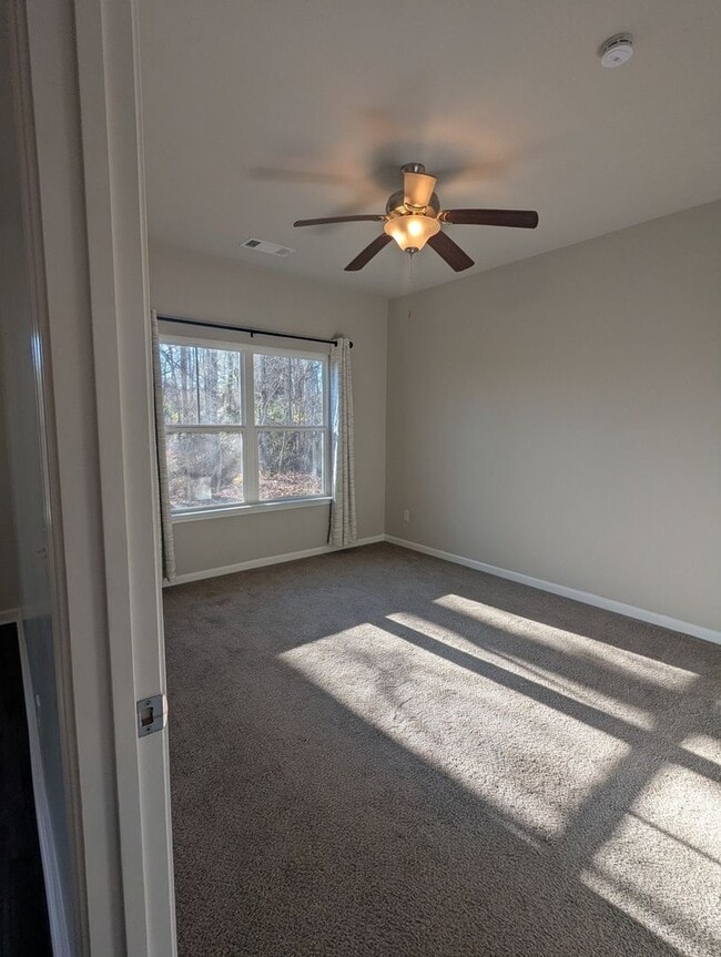 Photo - 385 Orchard Ln