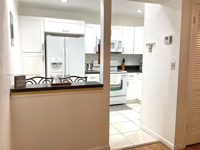 Photo - 9511 N Hollybrook Lake Dr Unit 305